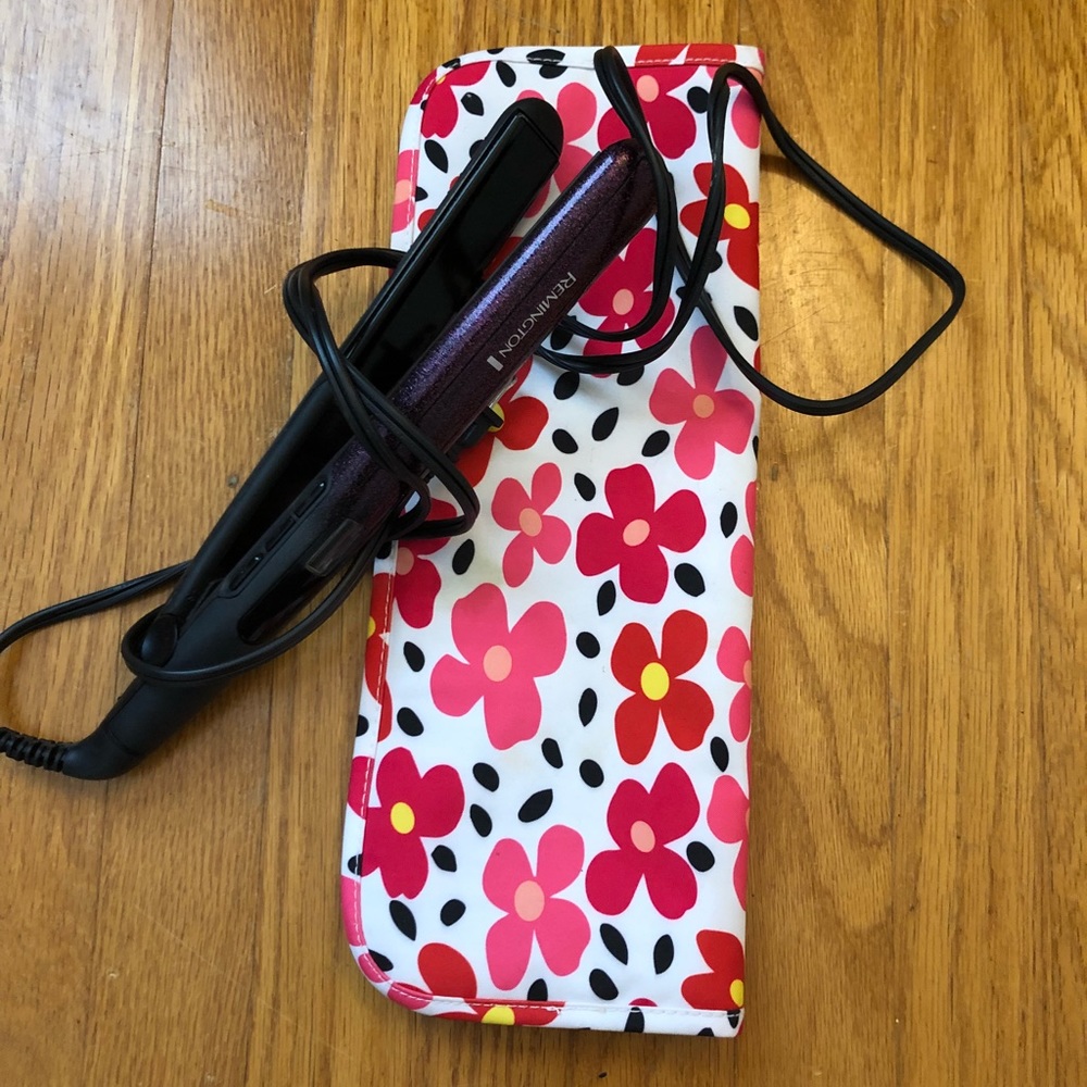 Straightener with heat protectant case